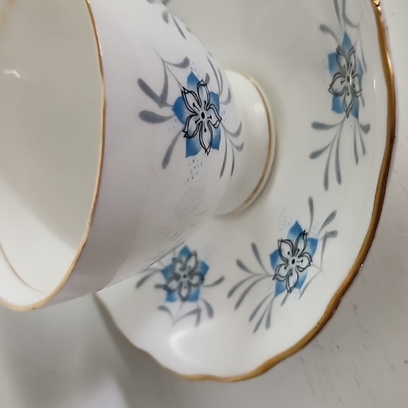Colclough Vintage Tea Cup & Saucer Bone China England Blue Flower Gold - Picture 6 of 8